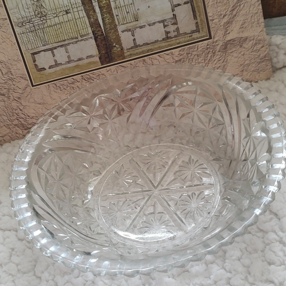 Vintage Serving Bowl - Clear Glass - Picture 1 of 8